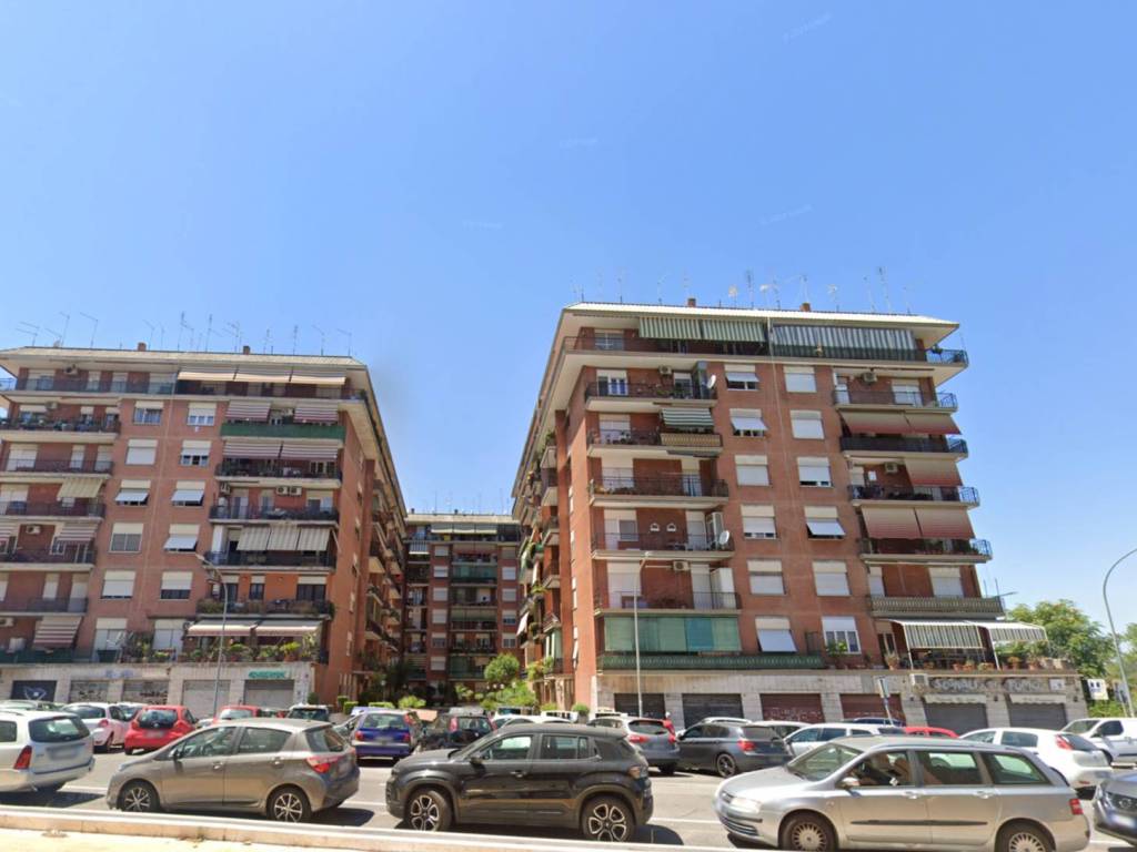 appartamento in vendita a Roma in zona Cinecittà