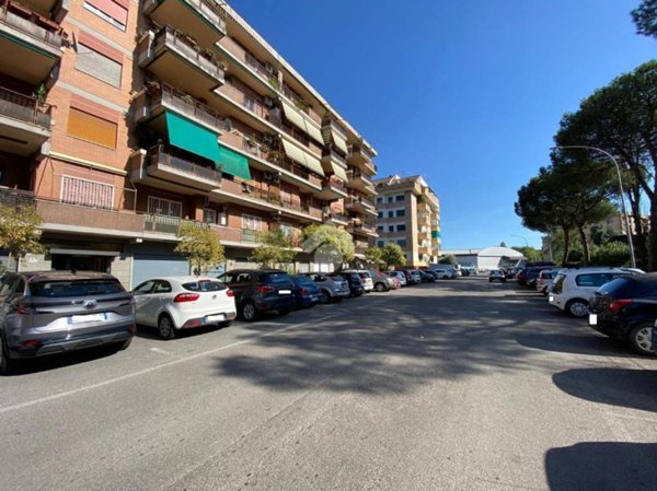 negozio in vendita a Roma in zona Portuense