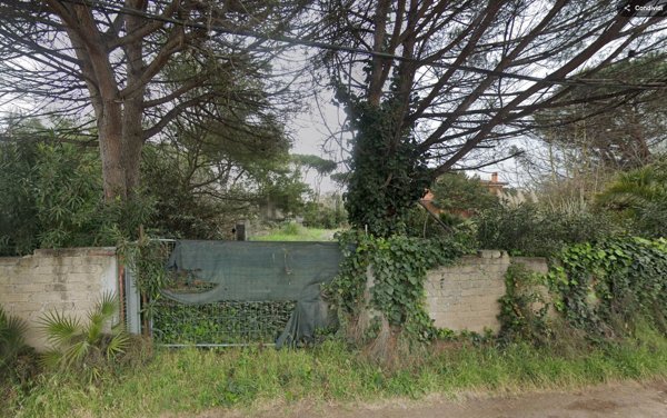 terreno edificabile in vendita a Roma in zona Infernetto