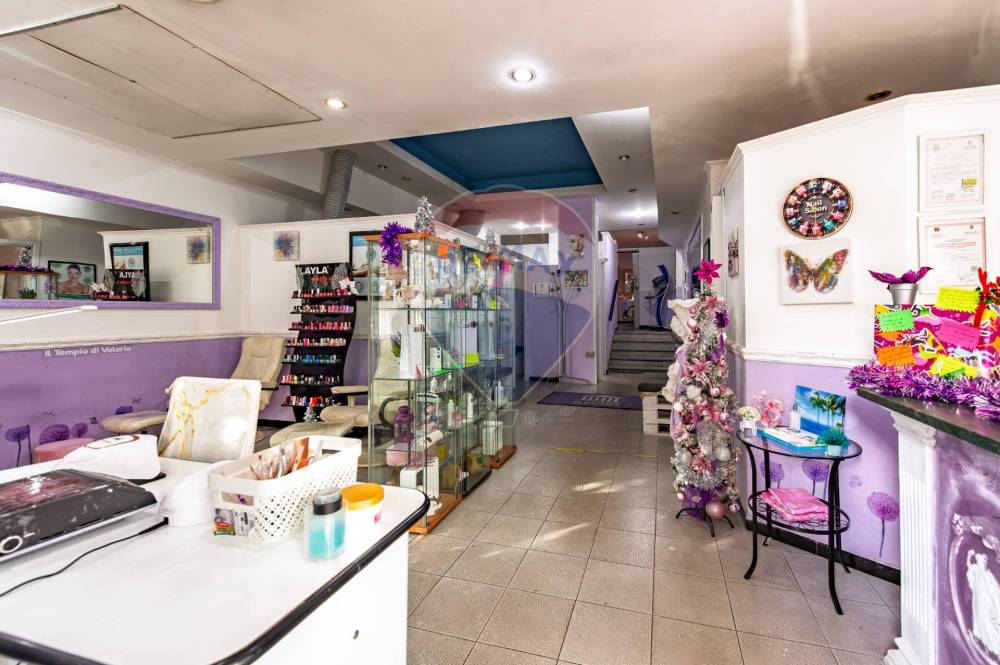 negozio in vendita a Roma in zona Ostia