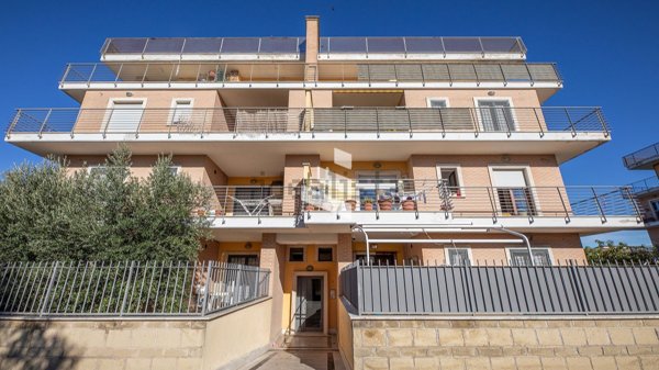 appartamento in vendita a Roma in zona Colle del Sole