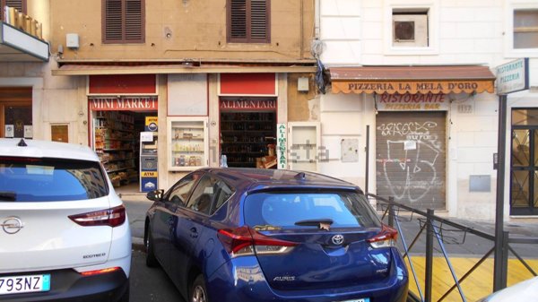 locale commerciale in vendita a Roma in zona Rione Monti/Campitelli