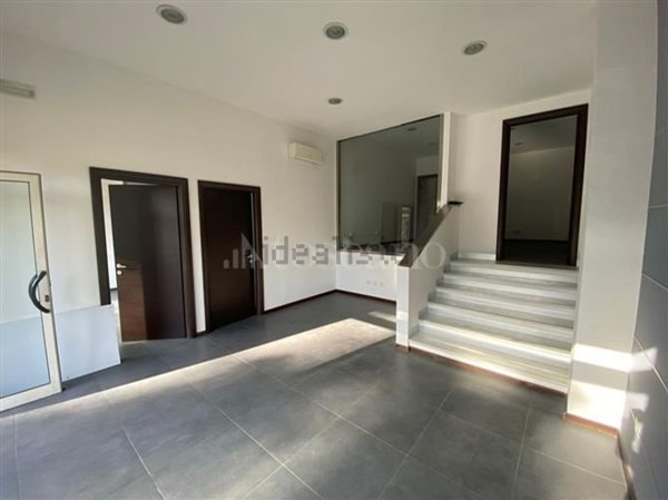 negozio in vendita a Roma in zona Ostia