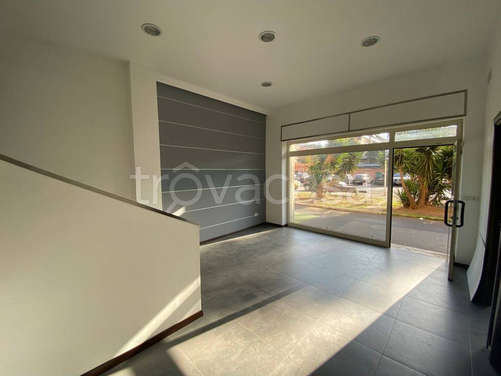 negozio in vendita a Roma in zona Ostia