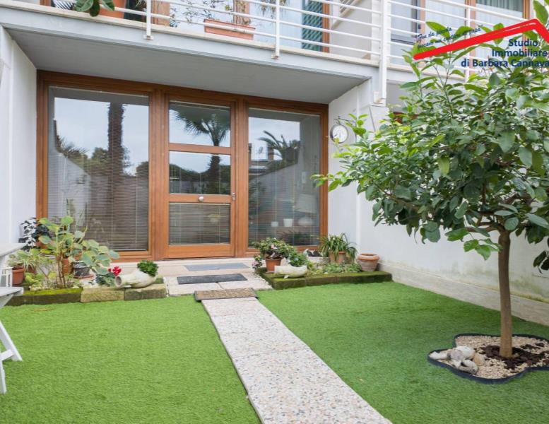 casa indipendente in vendita a Roma in zona Infernetto