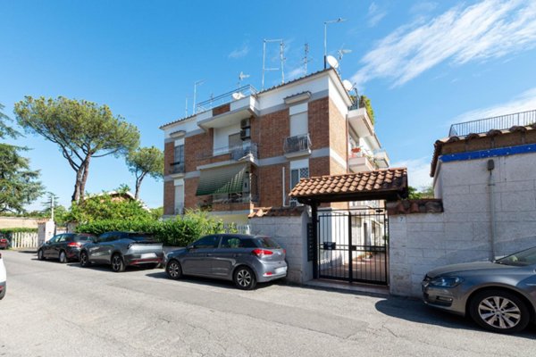 appartamento in vendita a Roma in zona Appio Claudio