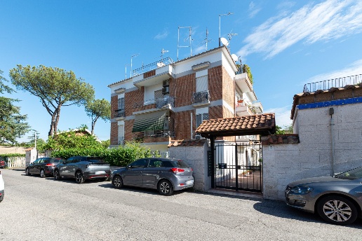 appartamento in vendita a Roma in zona Appio Claudio