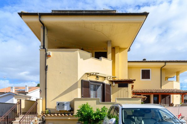 casa indipendente in vendita a Roma in zona Giardini di Corcolle