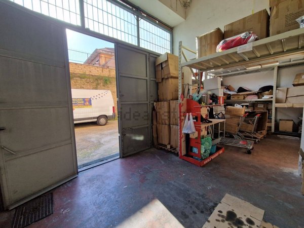 locale commerciale in vendita a Roma