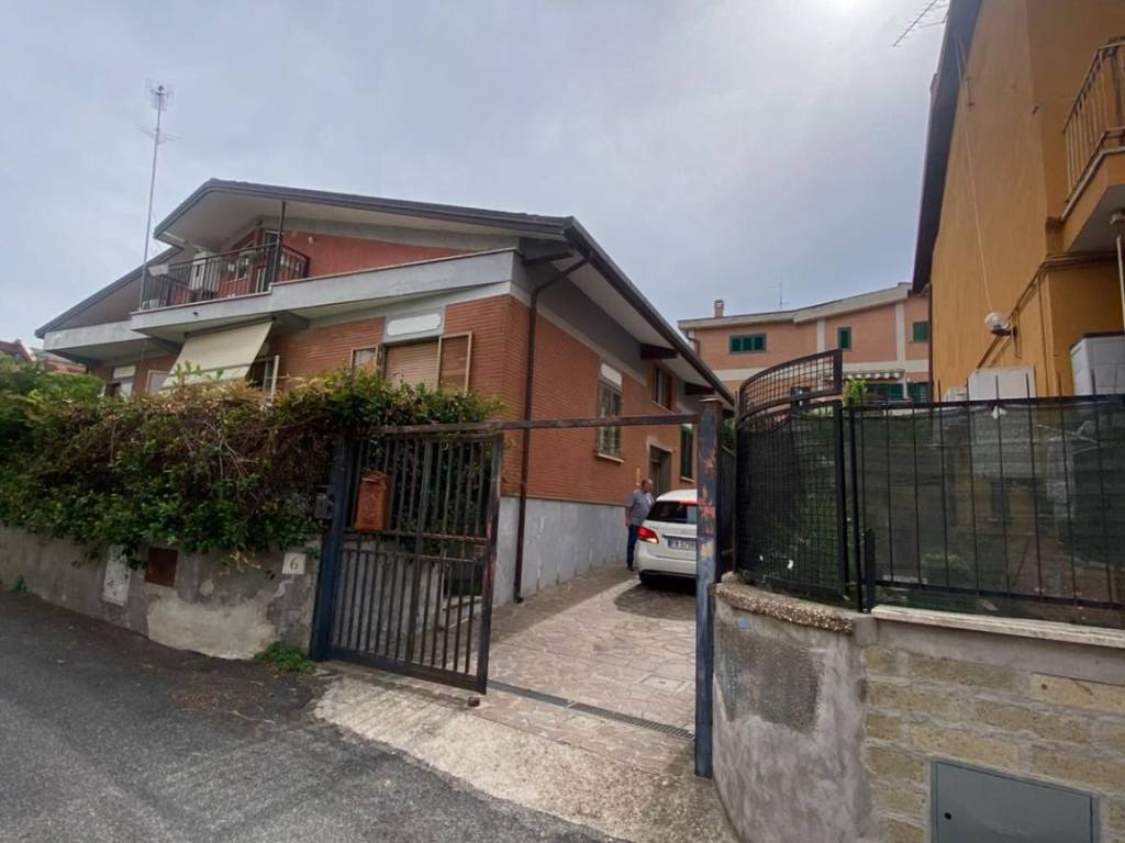 appartamento in vendita a Roma in zona Tomba di Nerone