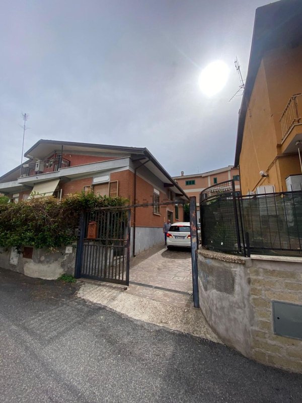 appartamento in vendita a Roma in zona Tomba di Nerone