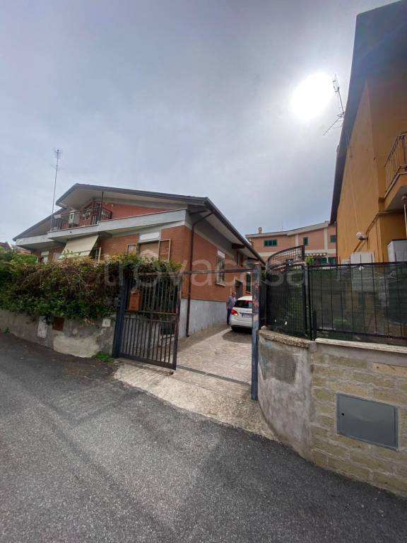 appartamento in vendita a Roma in zona Tomba di Nerone