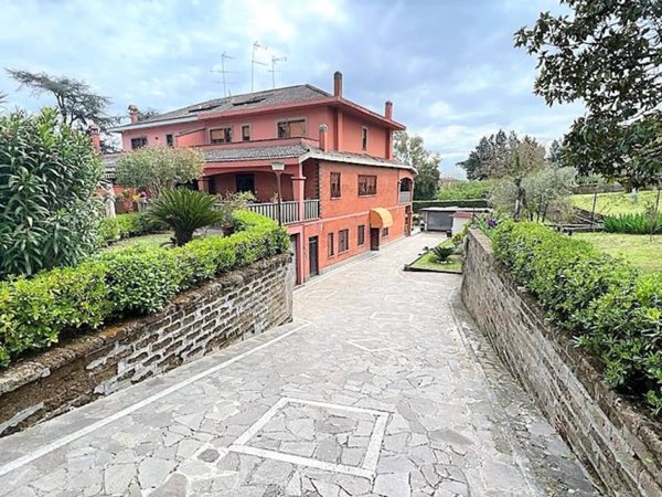 casa indipendente in vendita a Roma in zona Prima Porta