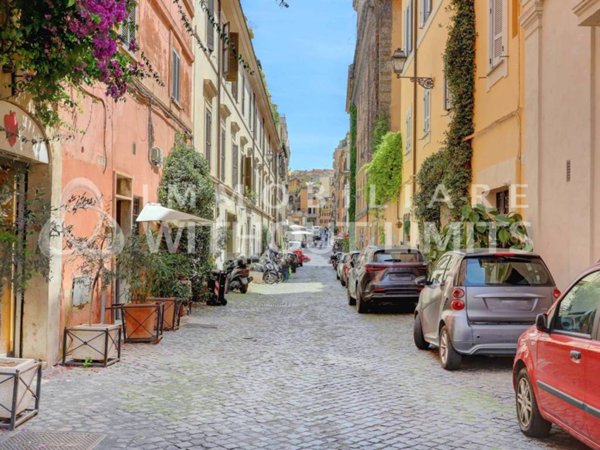 appartamento in vendita a Roma in zona Rione Monti/Campitelli