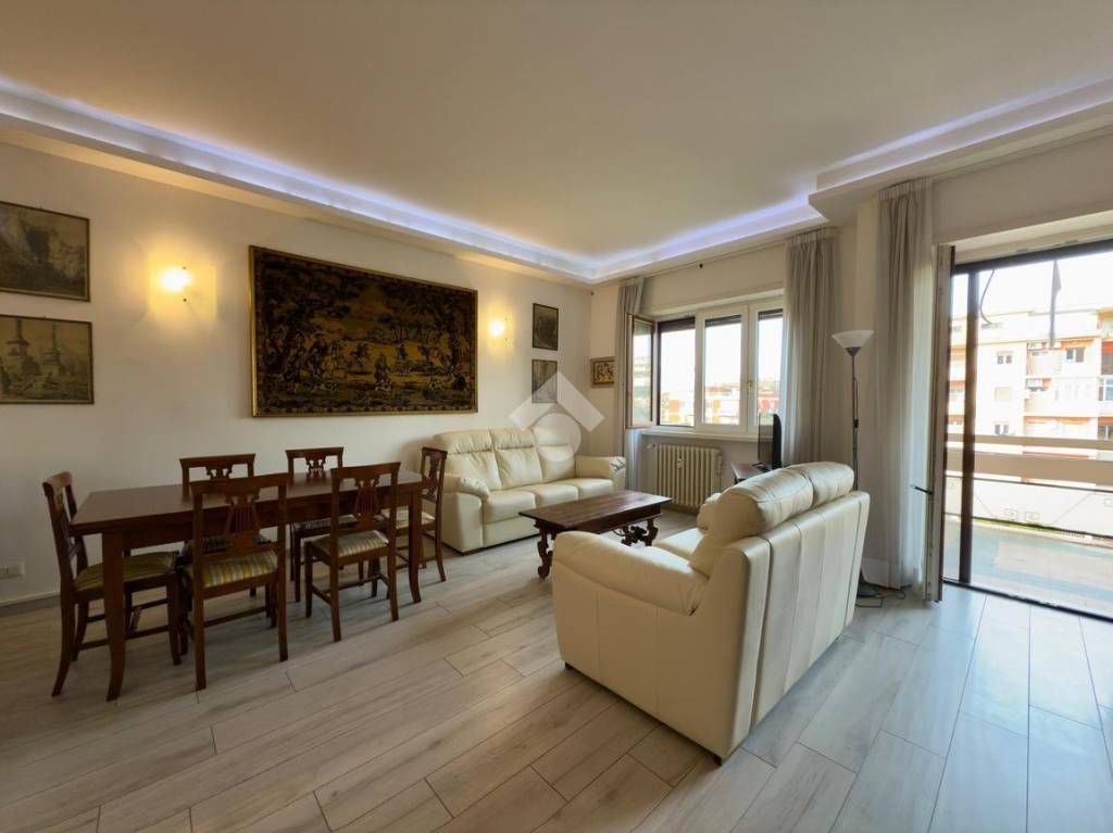 appartamento in vendita a Roma in zona Ardeatino