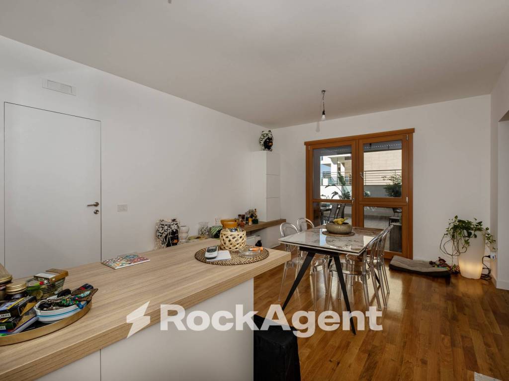 appartamento in vendita a Roma in zona Ardeatino