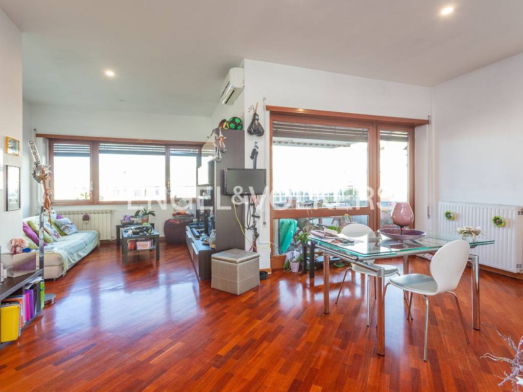 appartamento in vendita a Roma in zona Appio Claudio