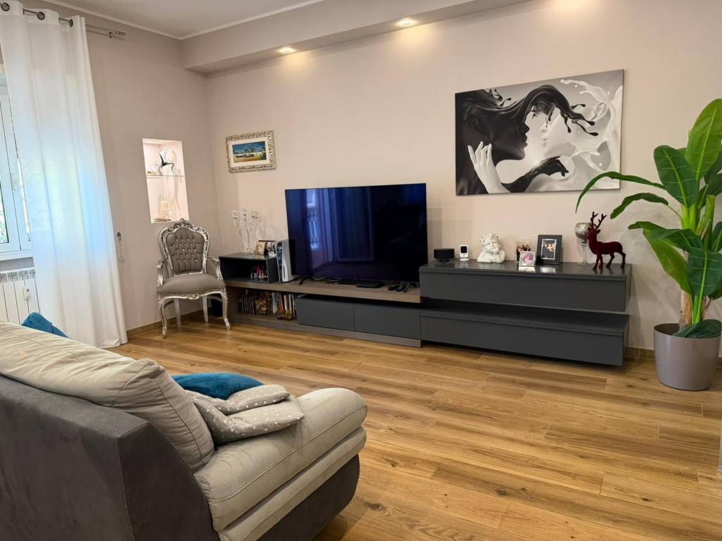 appartamento in vendita a Roma in zona Appio Claudio