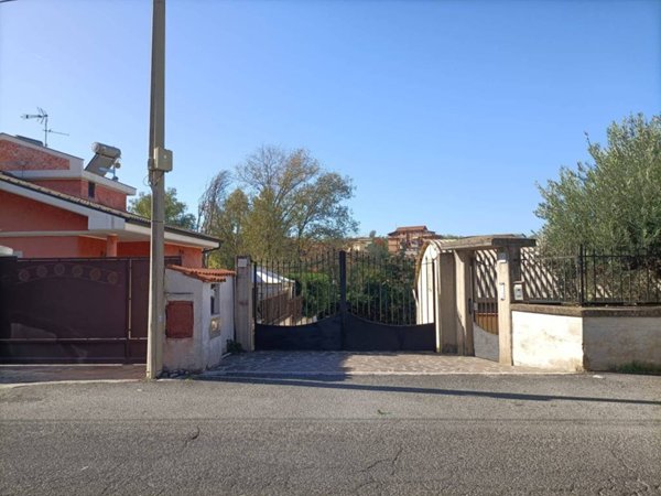 negozio in vendita a Roma in zona Ponte di Nona