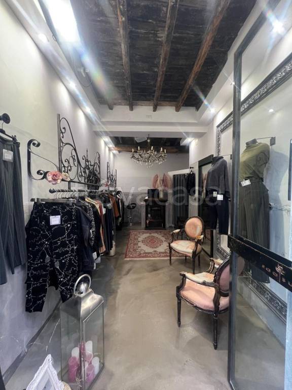 negozio in vendita a Roma in zona Pigna - Sant'Angelo