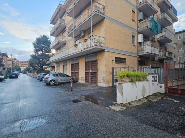 appartamento in vendita a Roma in zona Torre Angela