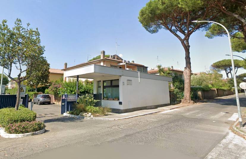 casa indipendente in vendita a Roma in zona Casal Palocco