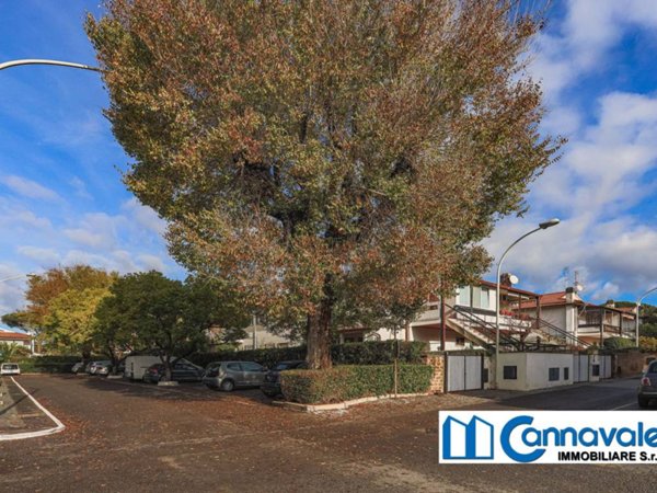 casa indipendente in vendita a Roma in zona Casal Palocco
