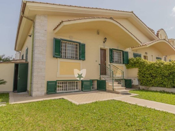 casa indipendente in vendita a Roma in zona Mezzocammino