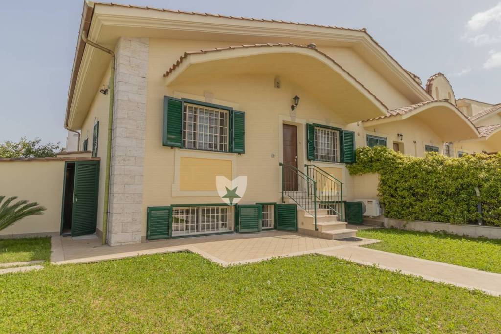 casa indipendente in vendita a Roma in zona Mezzocammino