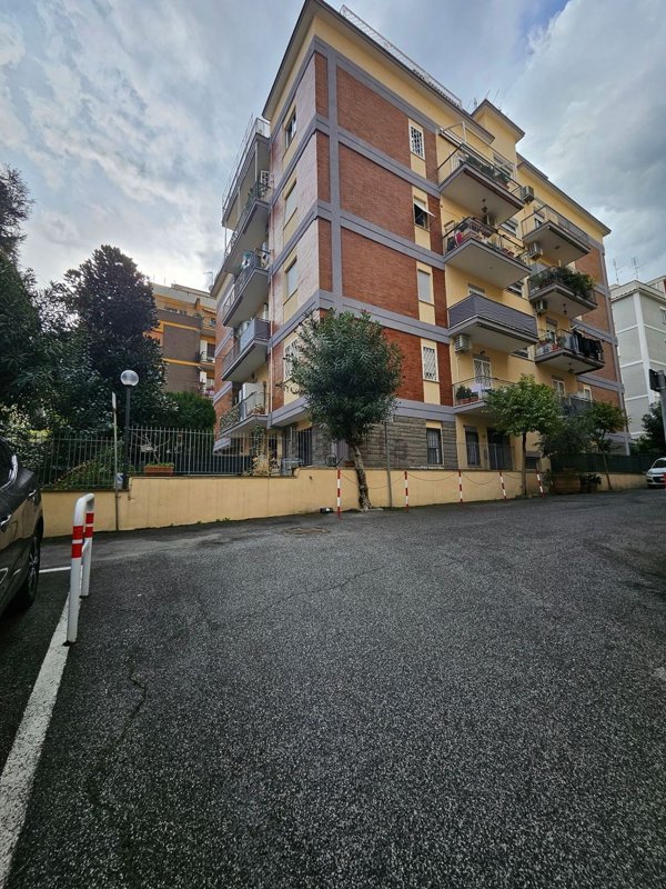 appartamento in vendita a Roma in zona Portuense