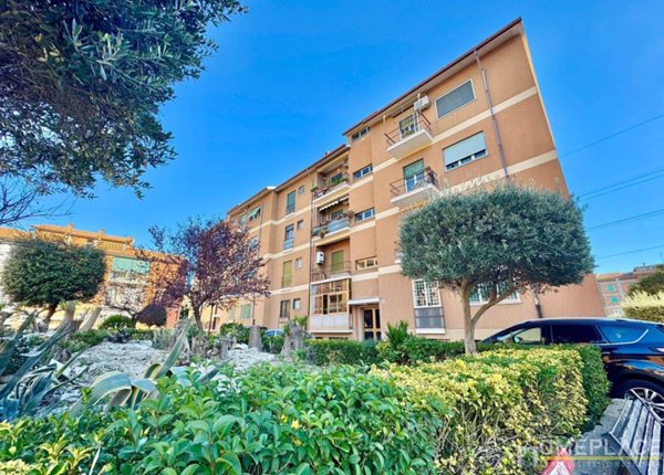 appartamento in vendita a Roma in zona Torre Spaccata