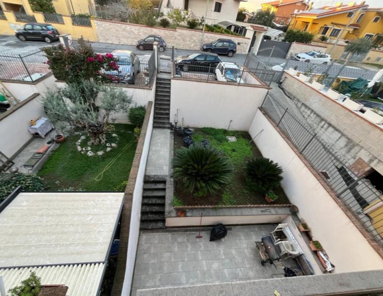 casa indipendente in vendita a Roma in zona Selva Candida