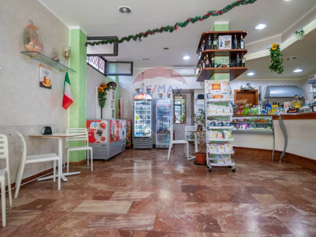 negozio in vendita a Roma in zona Ostia