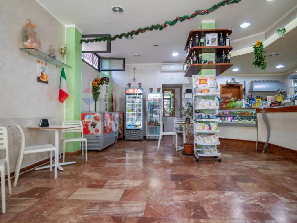 negozio in vendita a Roma in zona Ostia