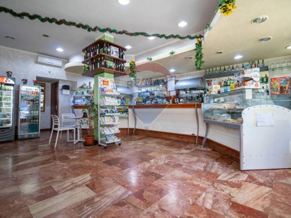 negozio in vendita a Roma in zona Ostia