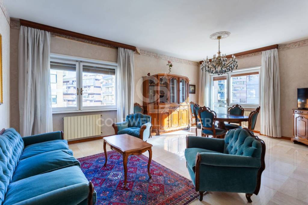 appartamento in vendita a Roma in zona Appio Claudio