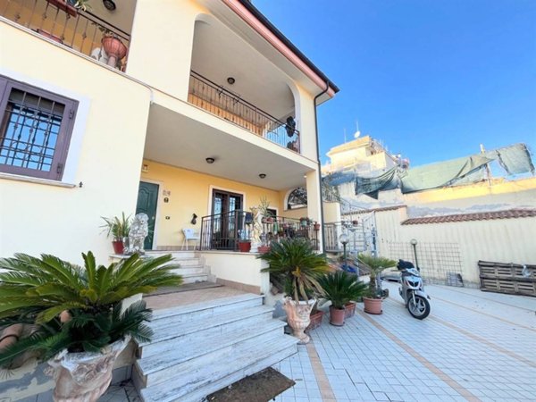 casa indipendente in vendita a Roma in zona Lunghezza