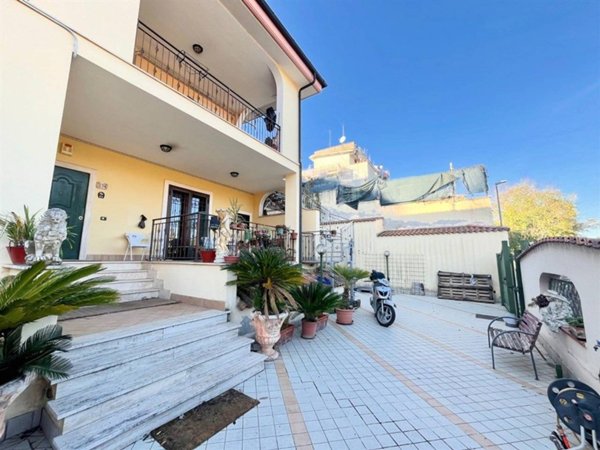 casa indipendente in vendita a Roma in zona Lunghezza