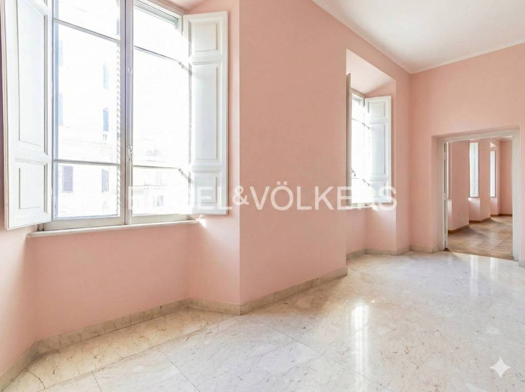 appartamento in vendita a Roma in zona Rione Regola