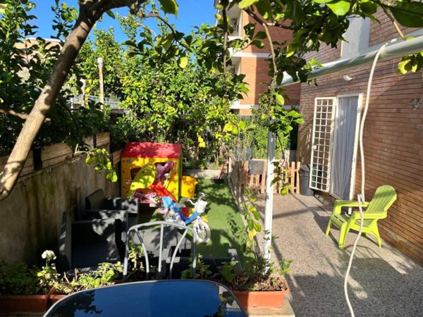 appartamento in vendita a Roma in zona Corviale