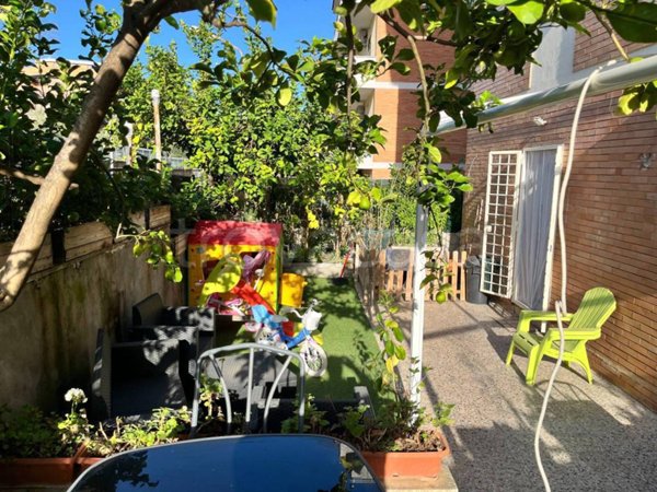 appartamento in vendita a Roma in zona Corviale