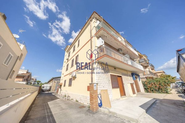 appartamento in vendita a Roma in zona Romanina