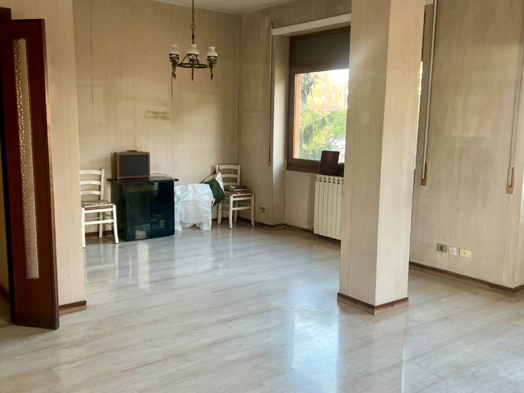 appartamento in vendita a Roma in zona Ardeatino