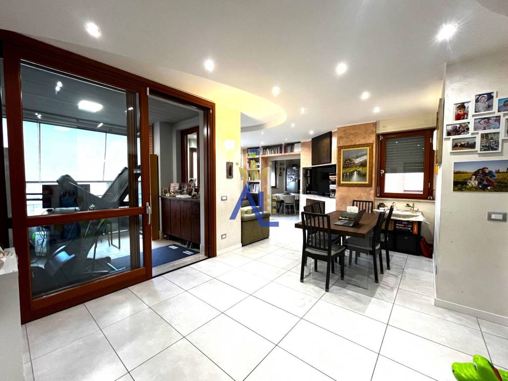 appartamento in vendita a Roma in zona EUR