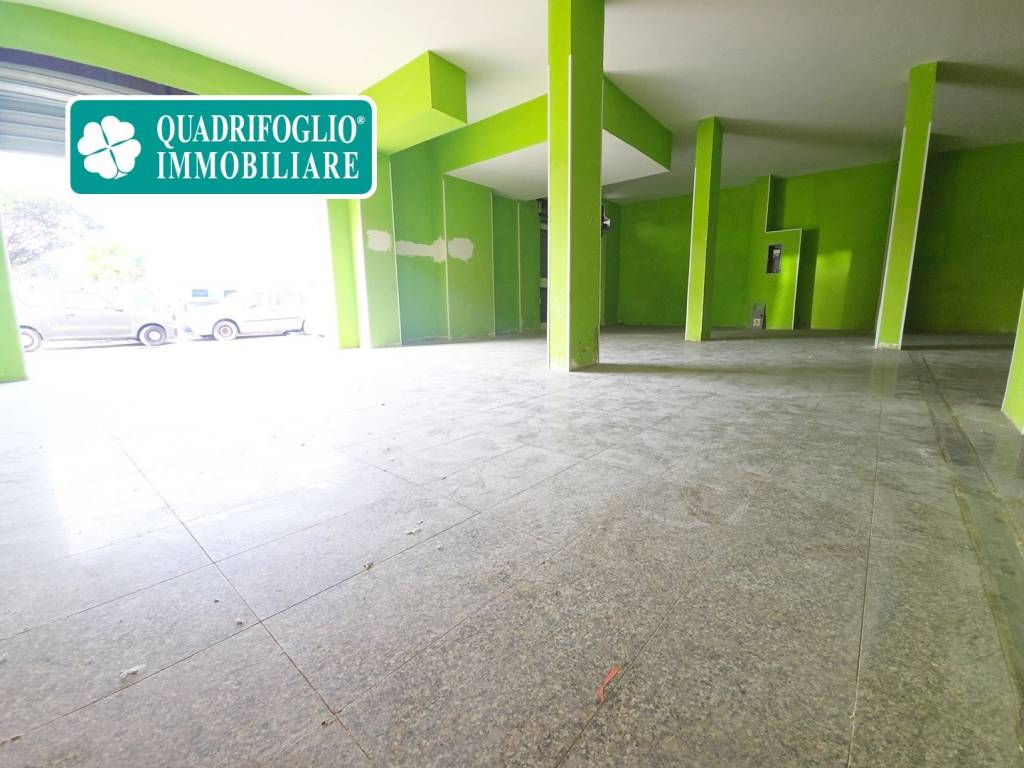 negozio in vendita a Roma in zona Ostia