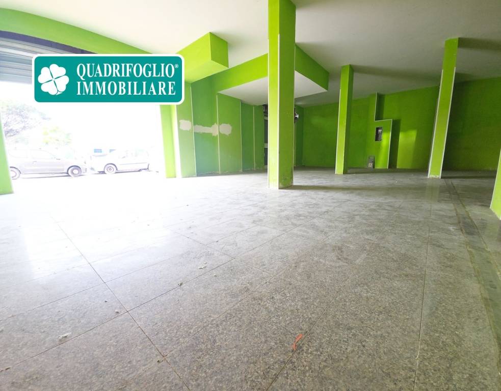 negozio in vendita a Roma in zona Ostia