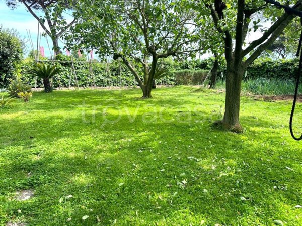 casa indipendente in vendita a Roma in zona Casal Palocco