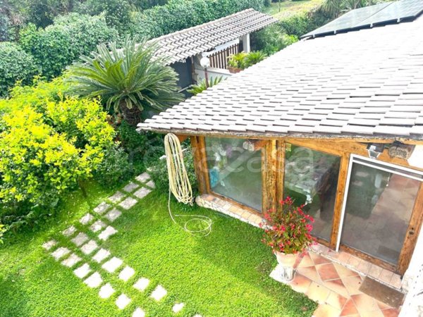 casa indipendente in vendita a Roma in zona Casal Palocco