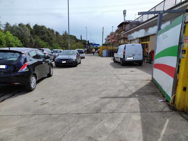 locale commerciale in vendita a Roma in zona Collatino