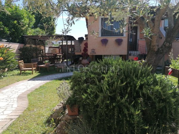 casa indipendente in vendita a Roma in zona Infernetto